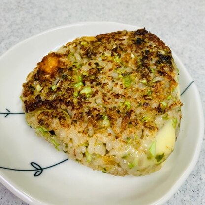 完全お好み焼きです✨
チーズ入りで美味しい
キャベツのプチプチ
食感いいです✨
お米なのでヘルシー
ですね✨good✨